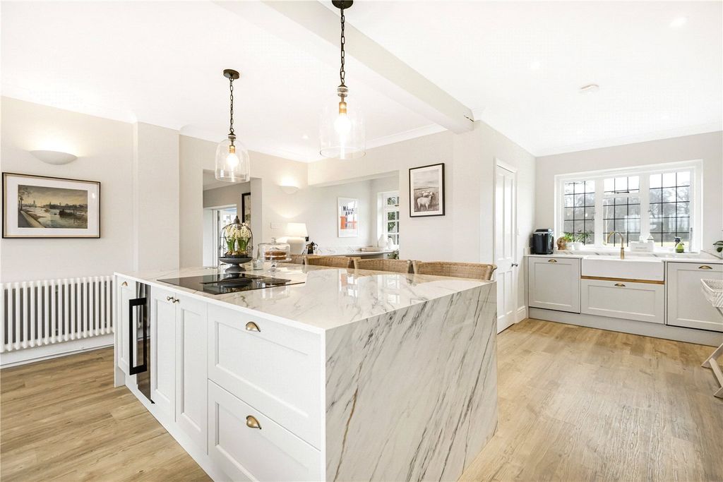 Property photo 3 of 35 Kitchen