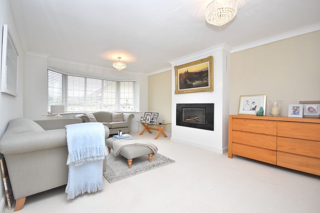 Property photo 2 of 25