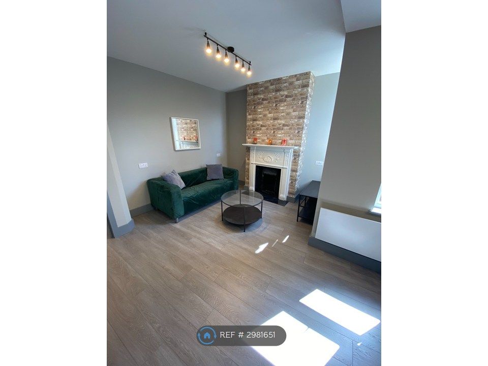 Property photo 1 of 35 Lounge