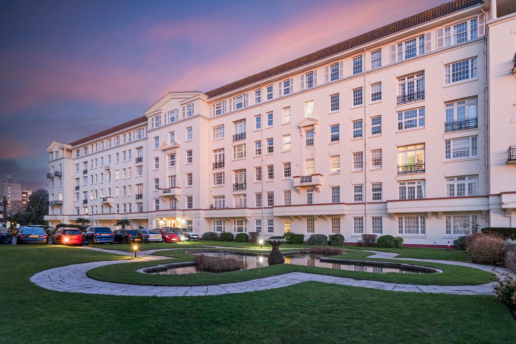 Property photo 1 of 19 Front Dusk