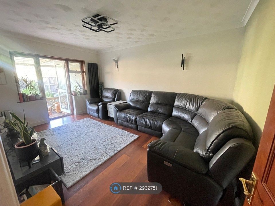 Property photo 2 of 25 Living Room