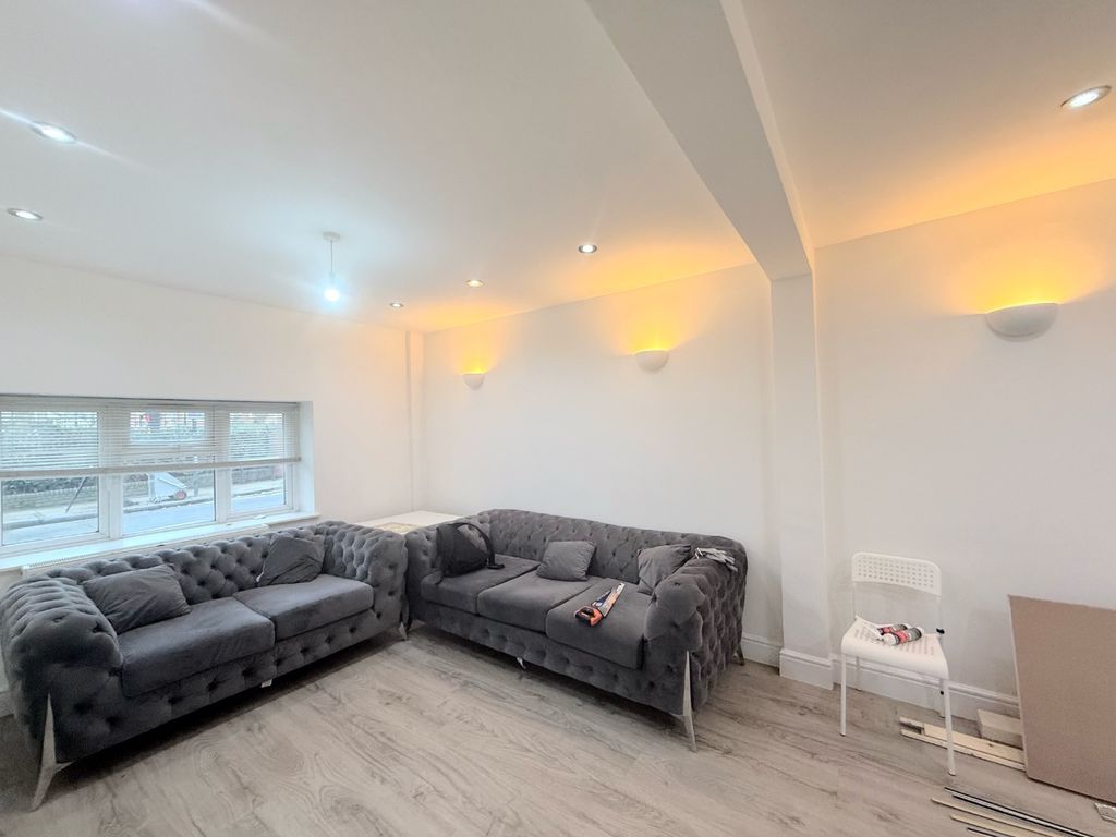 Property photo 3 of 8 4868253