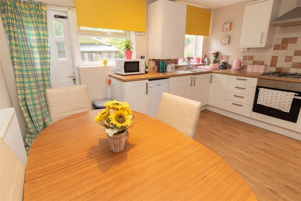 Property photo 3 of 10 Kitchen Dining Room