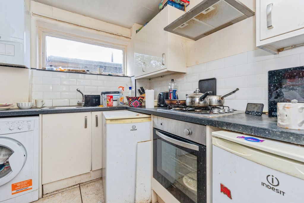 Property photo 3 of 13 Kitchen