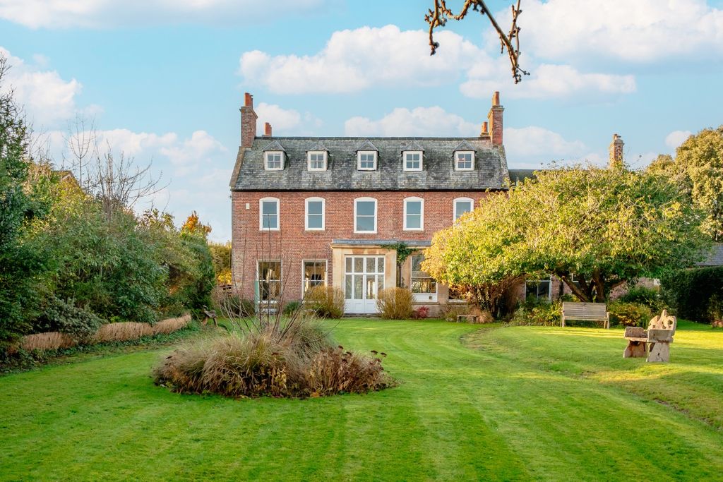 Property photo 3 of 33 45926010