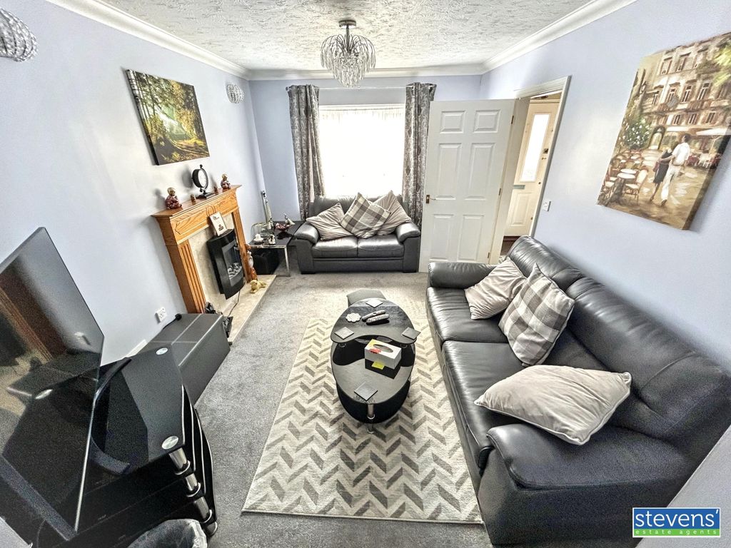 Property photo 3 of 31 Image00022
