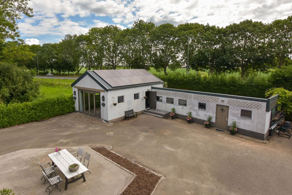 Property photo 3 of 64