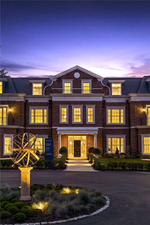 Property photo 2 of 17 Cholbury Place