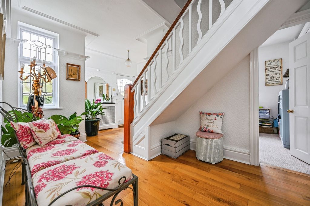 Property photo 2 of 20