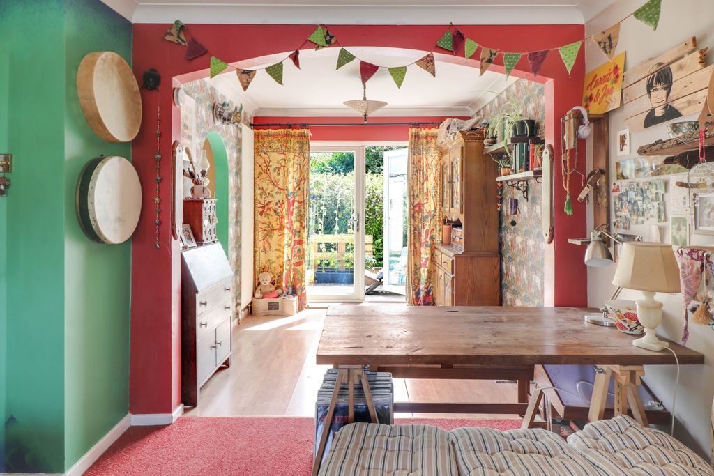 Property photo 3 of 27 Open Plan