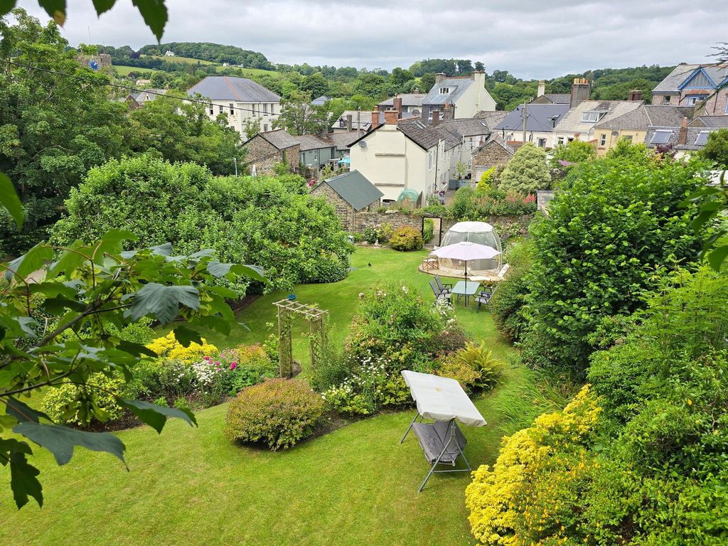 Property photo 2 of 32