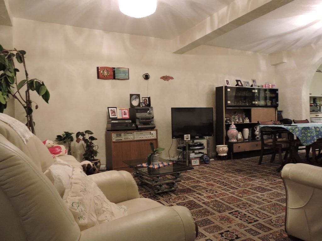 Property photo 3 of 12