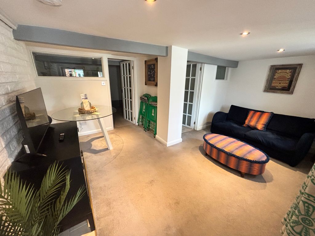 Property photo 3 of 5 Img_0465