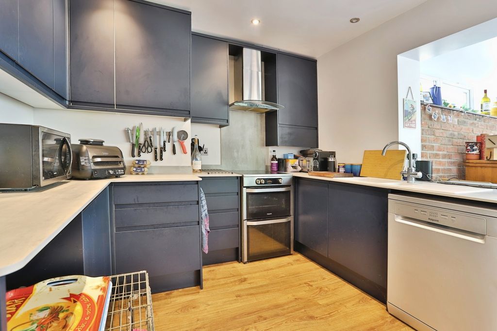 Property photo 2 of 16 Pbox-Img.Jpg