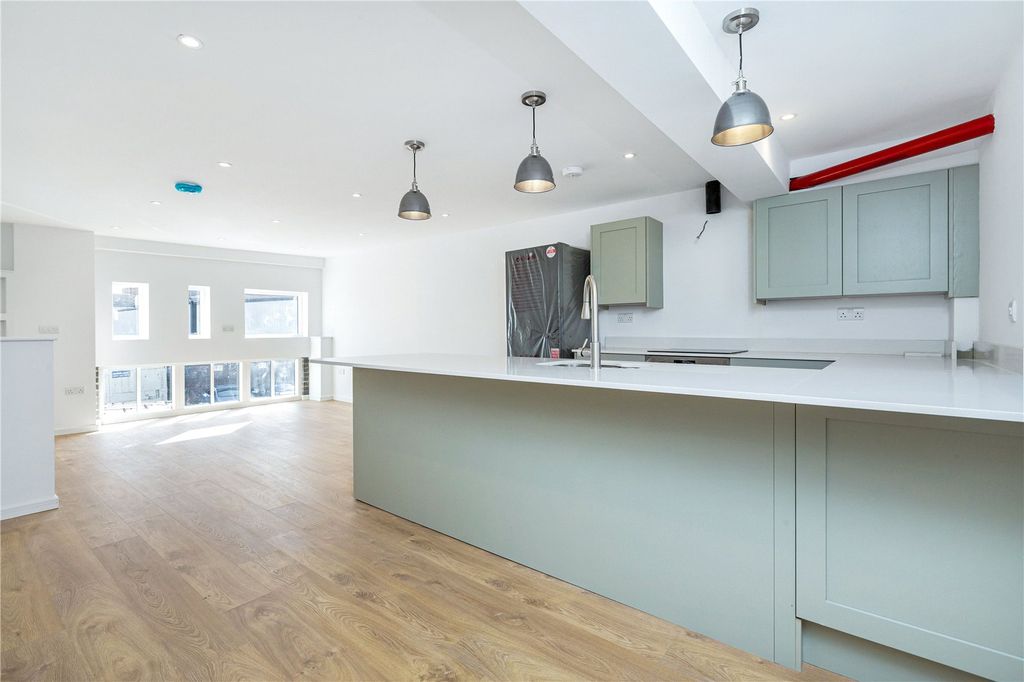 Property photo 1 of 10 Kitchen