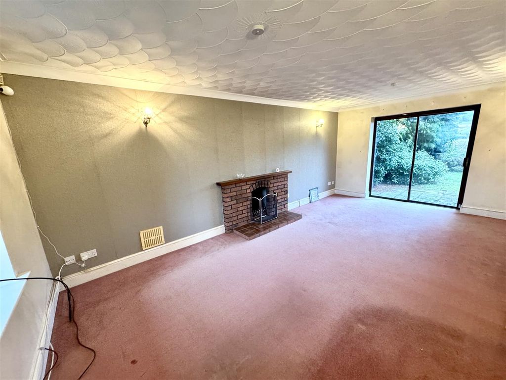 Property photo 3 of 21 Living Room