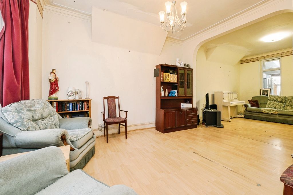 Property photo 2 of 18 Photo