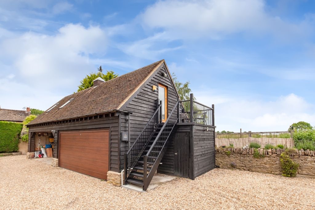 Property photo 1 of 8 96182