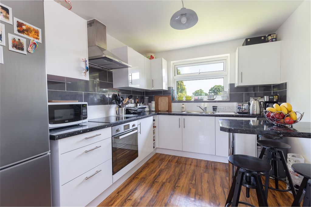 Property photo 2 of 12 Photo 4