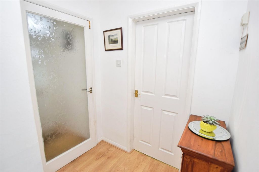 Property photo 2 of 20 Hallway.Jpg