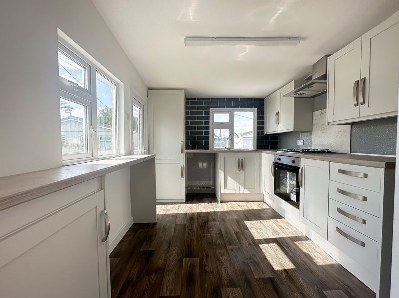 Property photo 2 of 7 Kitchen