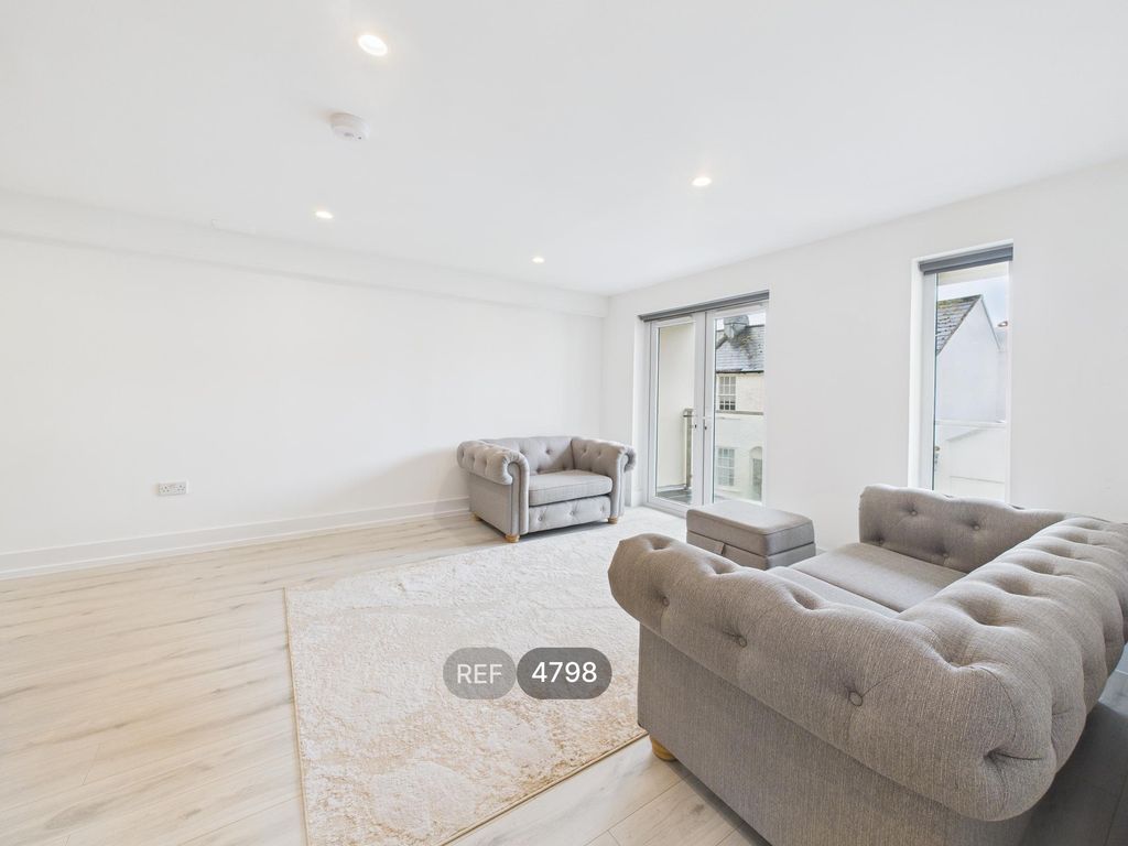 Property photo 2 of 15 Kitchen / Living Area