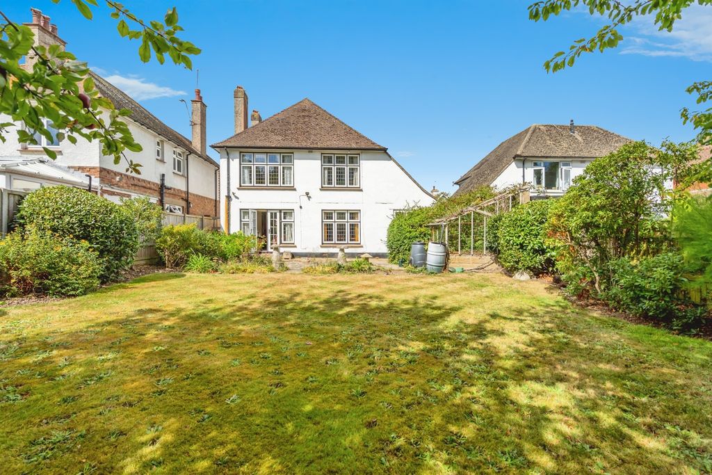 Property photo 2 of 16
