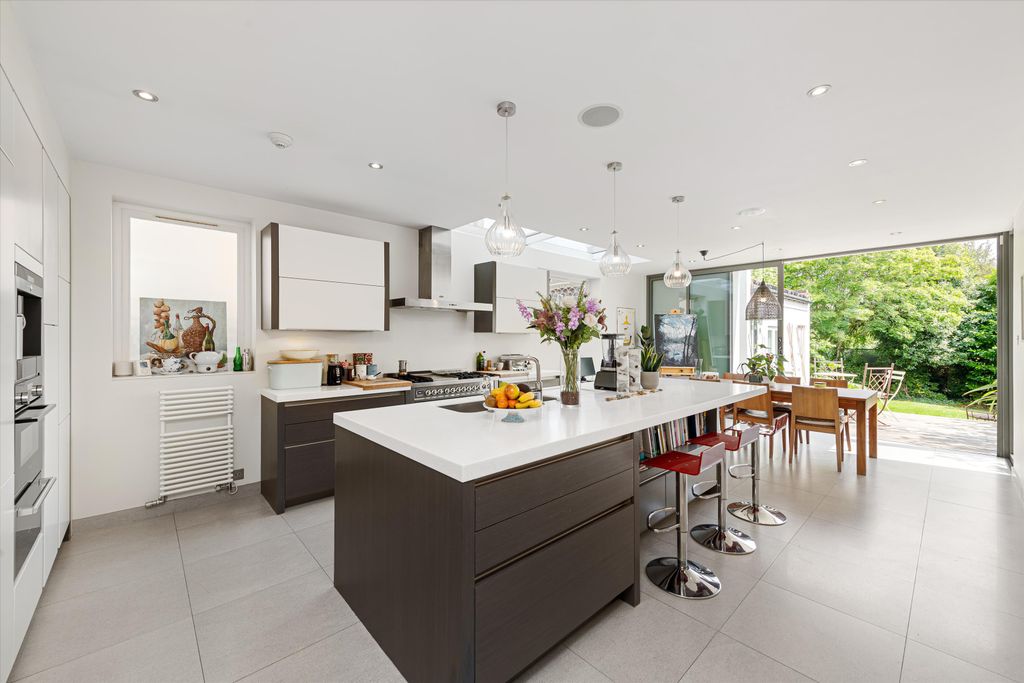 Property photo 2 of 24 Image