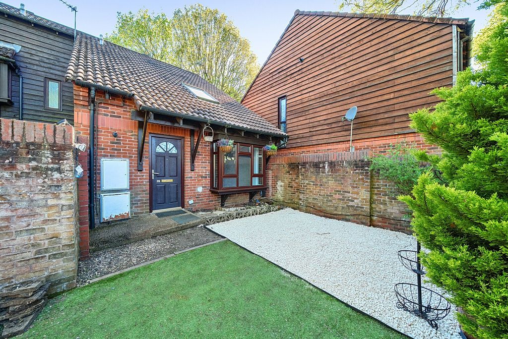 Property photo 1 of 12 1452383-3-69Ea451...