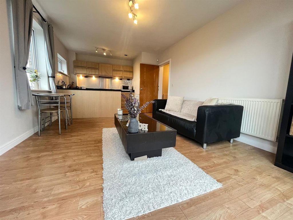 Property photo 3 of 8