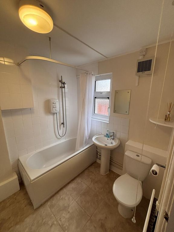 Property photo 3 of 11 Bathroom