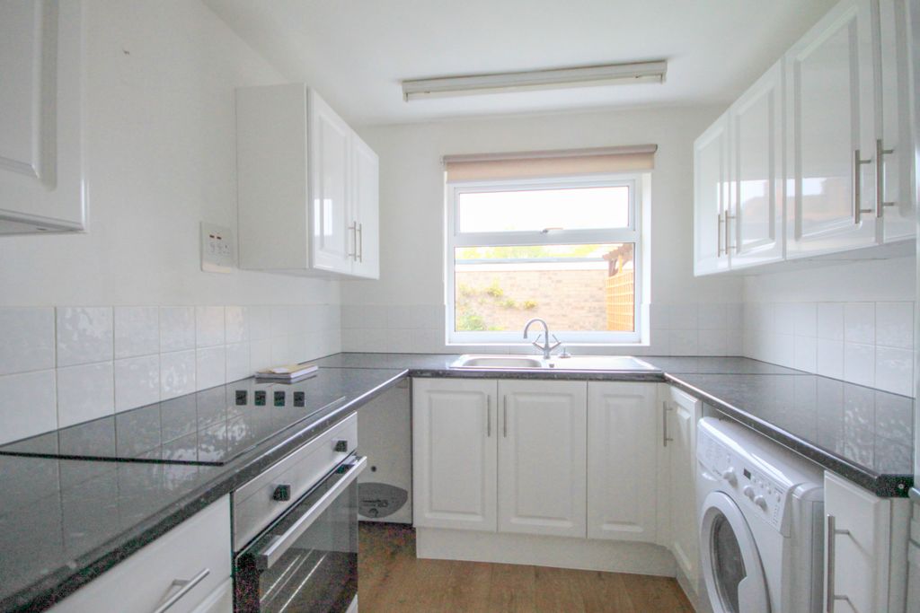 Property photo 2 of 6 Kitchen