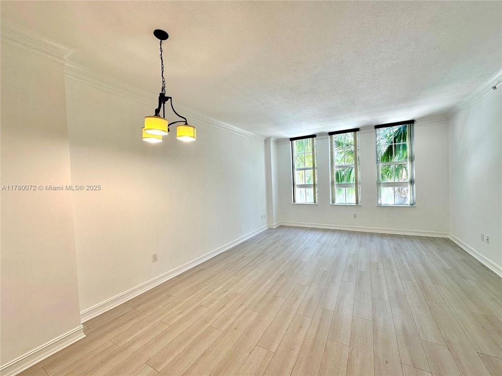 Property photo 3 of 40 <Alttext/>