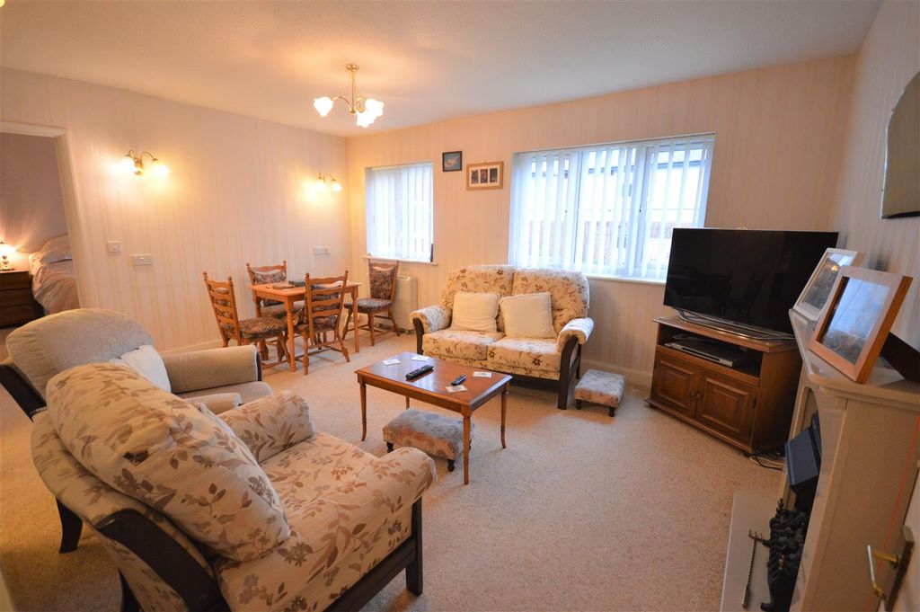 Property photo 2 of 8 Living Room