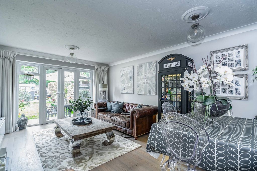 Property photo 2 of 14 Living/Dining Room