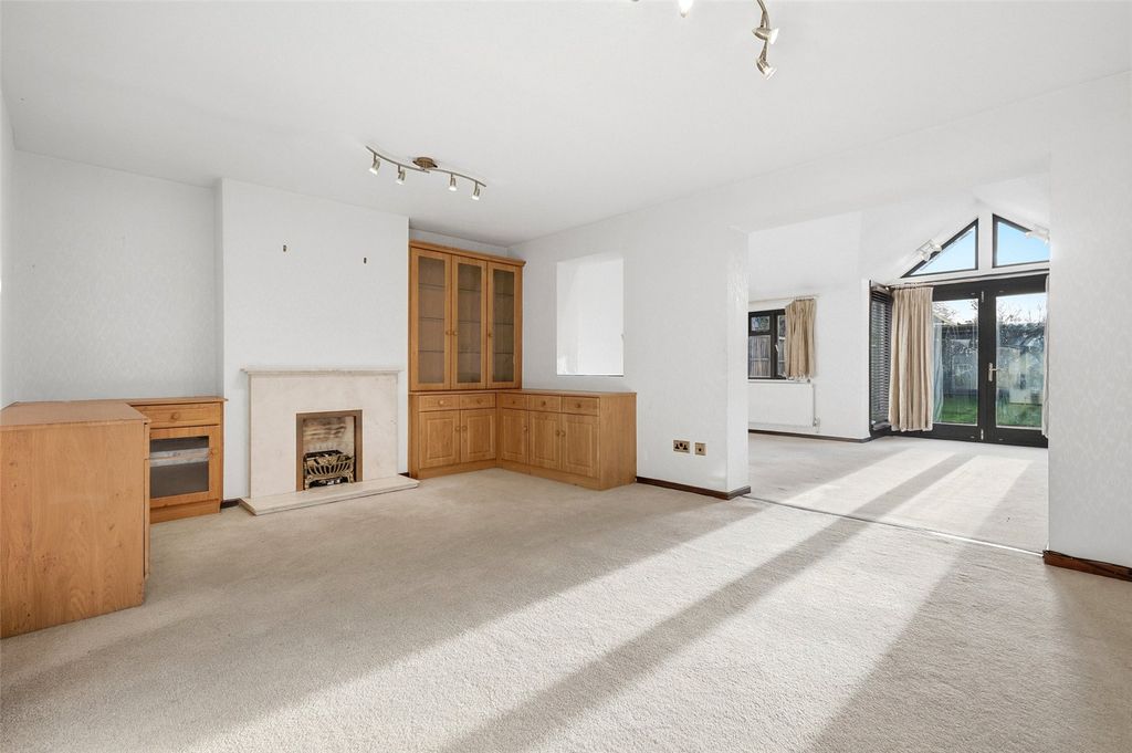 Property photo 3 of 13 Sitting Room