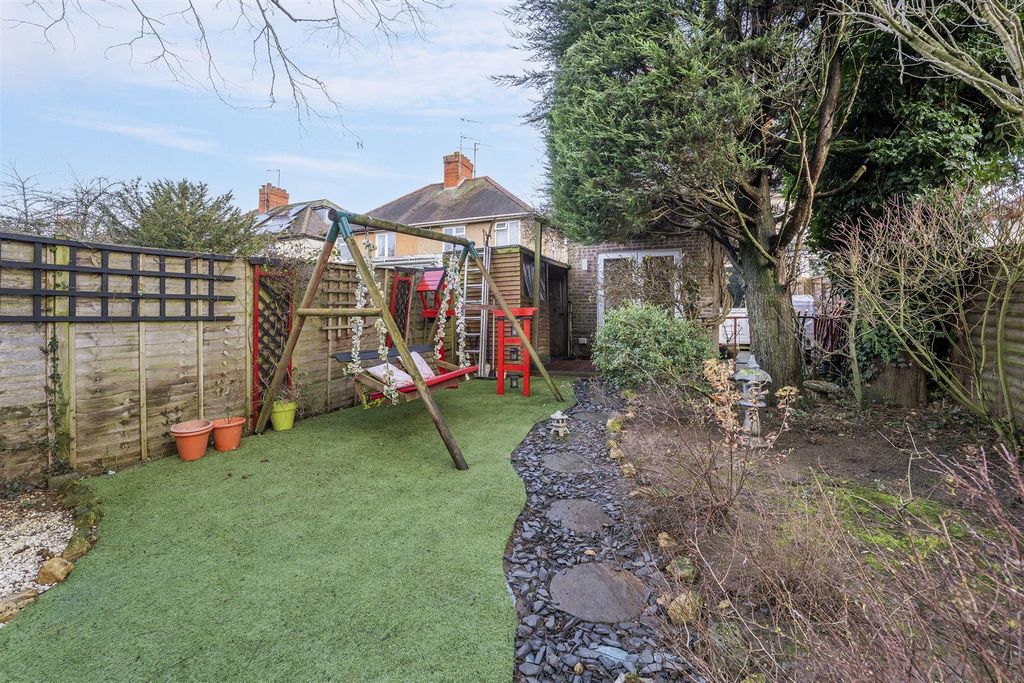 Property photo 2 of 16 Garden