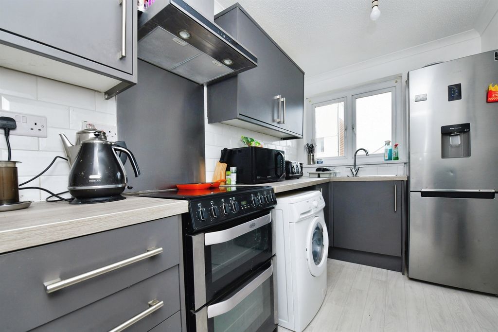 Property photo 2 of 23