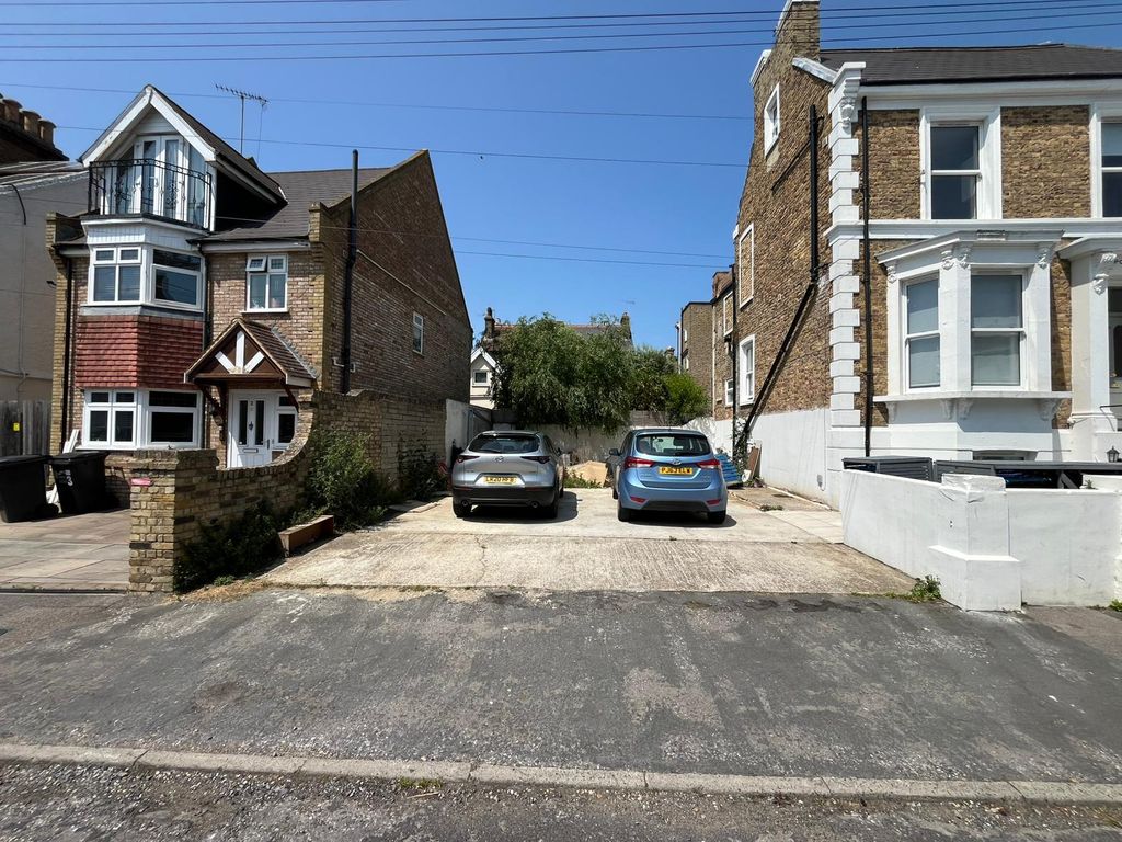 Property photo 2 of 4