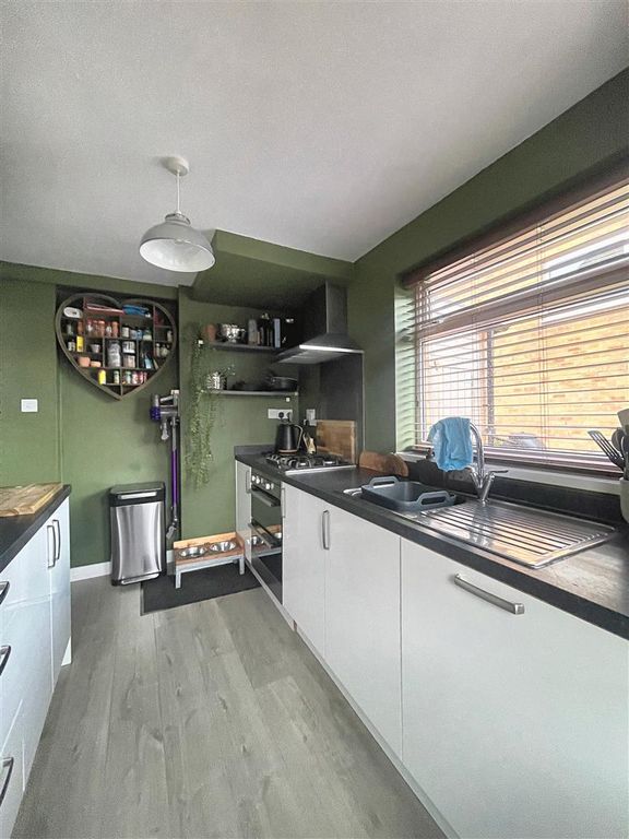 Property photo 3 of 17 Kitchen