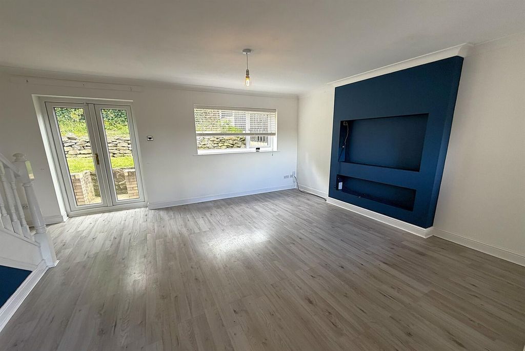 Property photo 3 of 13 Living Room.Jpg