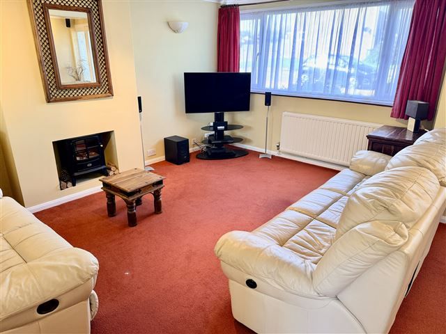 Property photo 3 of 16 Lounge