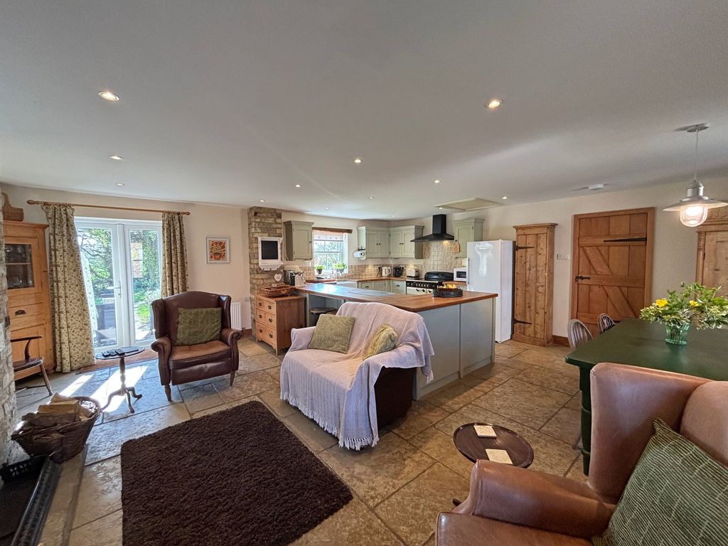 Property photo 2 of 34