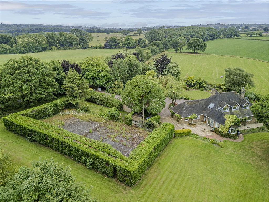 Property photo 3 of 47 Gardens