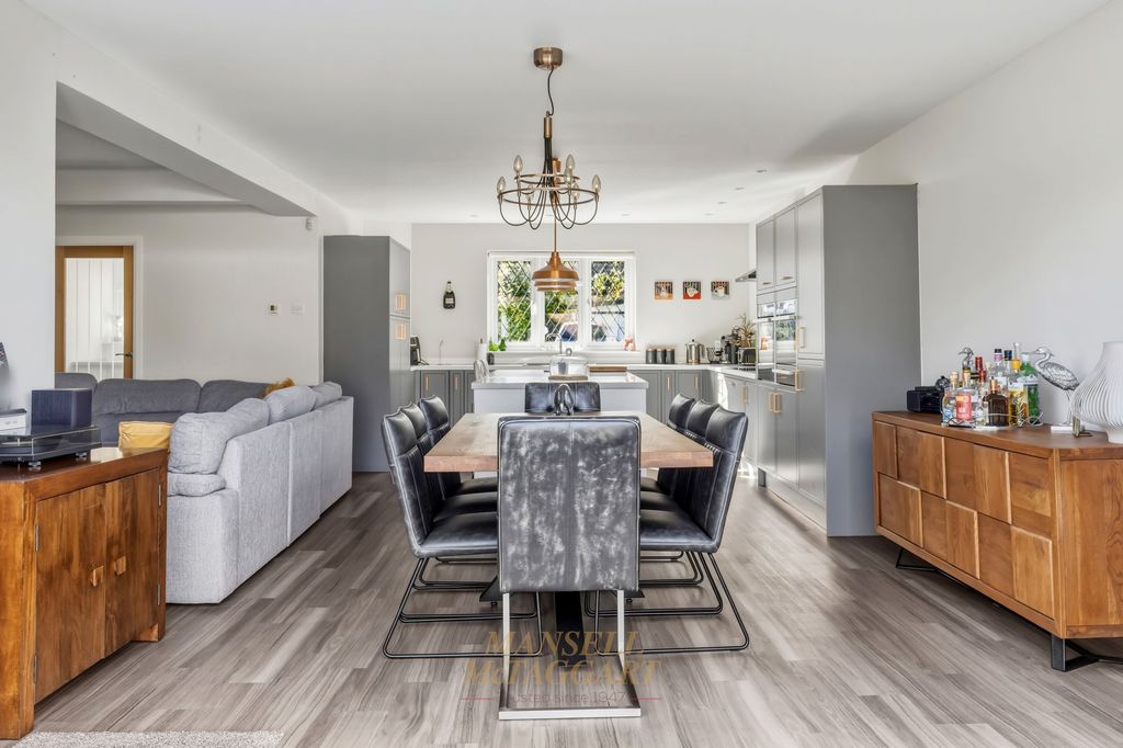 Property photo 3 of 40