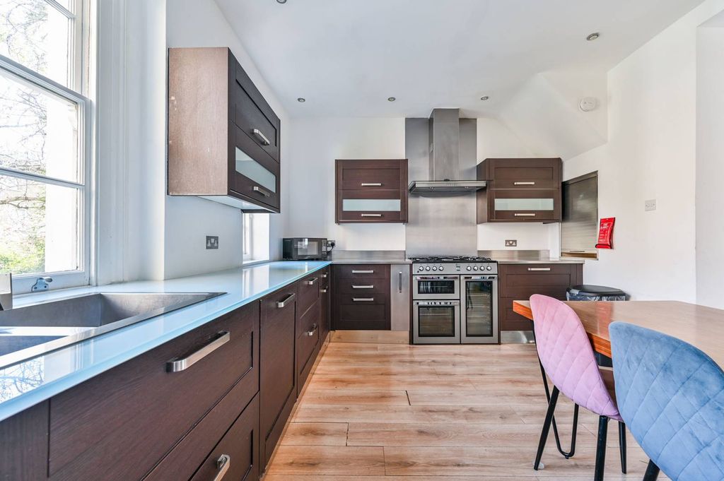 Property photo 3 of 24