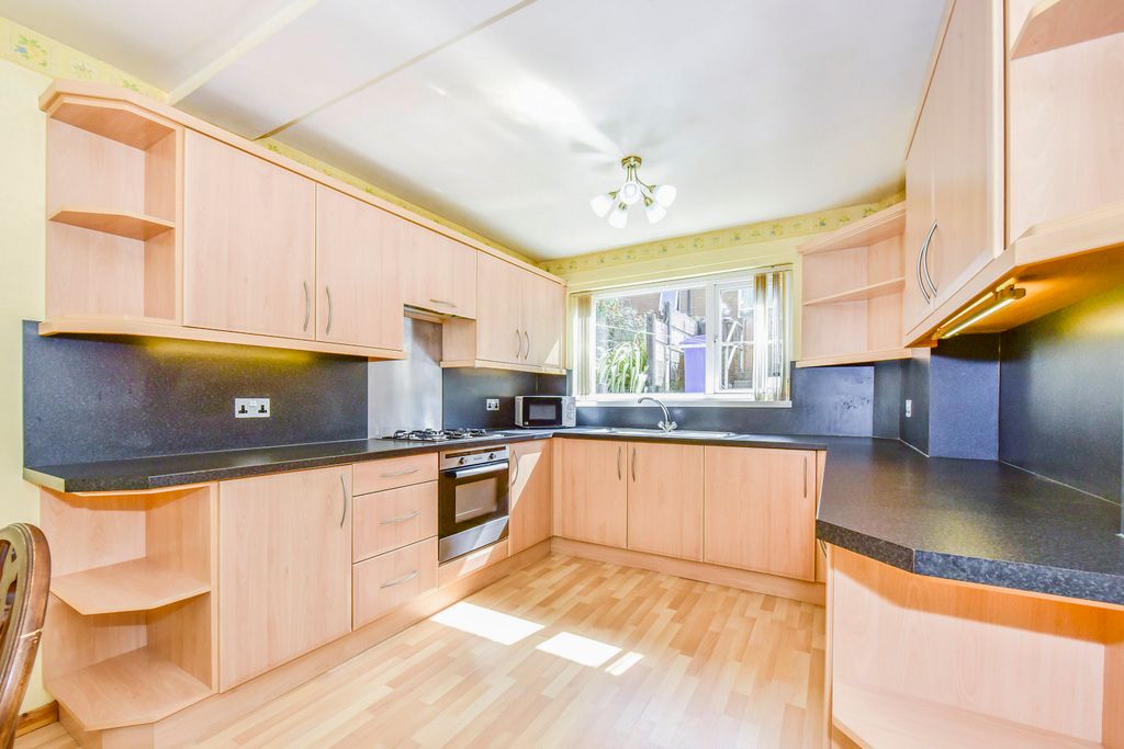 Property photo 3 of 19 Kitchen
