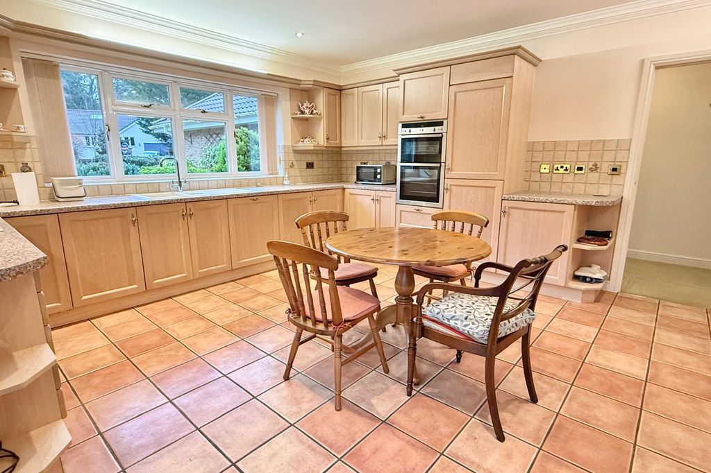 Property photo 3 of 24 Gallery