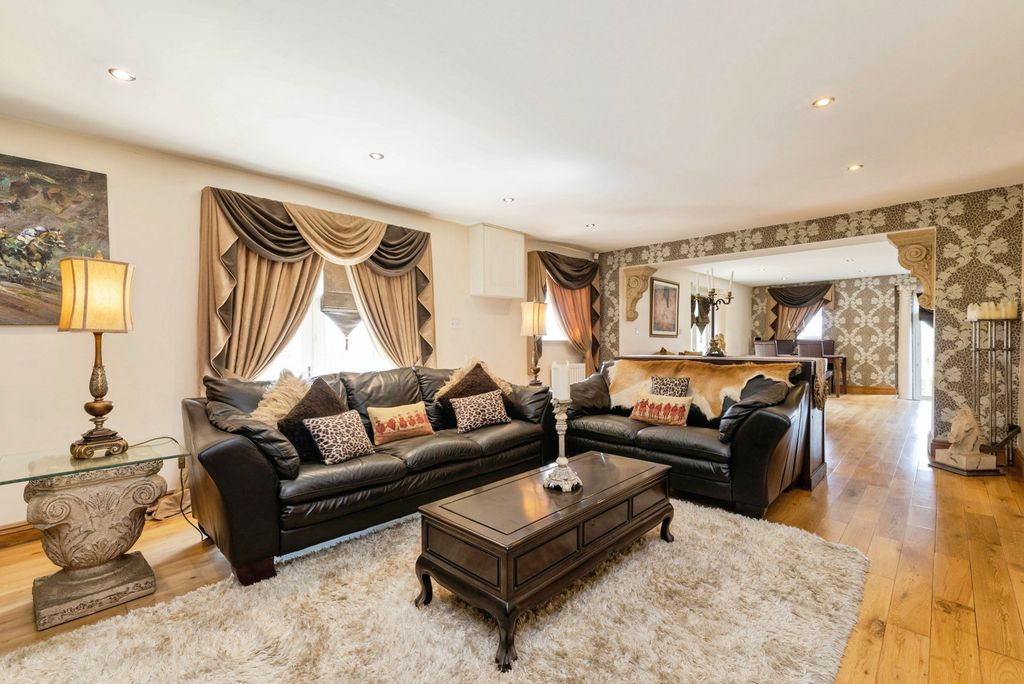 Property photo 2 of 42