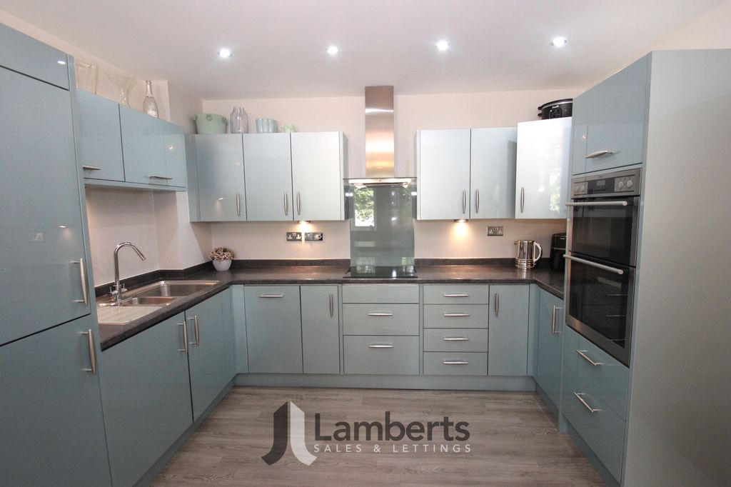 Property photo 2 of 24 Modern Kitchen